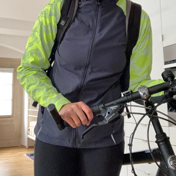 Brooks Running Women's Reflective Light Jacket (M) - Picture 4 of 4